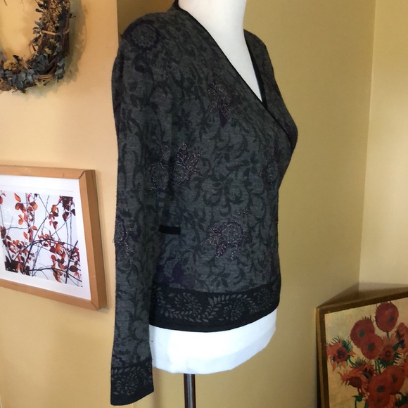 Vtg JONES NEW YORK Size Small P
100% Lana Merino Wool True Wrap Floral Metallic - Picture 4 of 17
